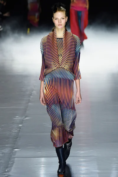 Look 4